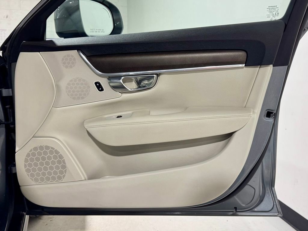 Used 2020 Volvo V90 T6 Cross Country image 27