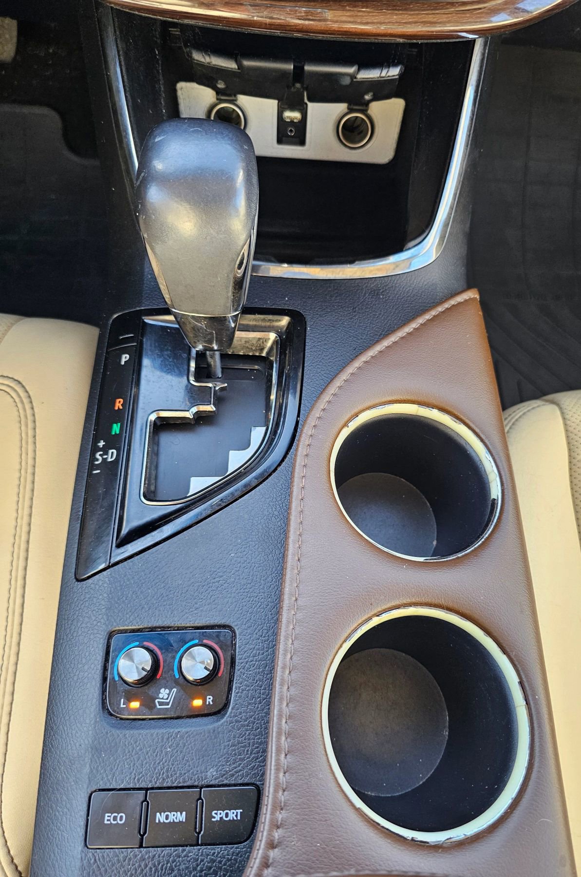 Used 2014 Toyota Avalon Limited FWD image 29