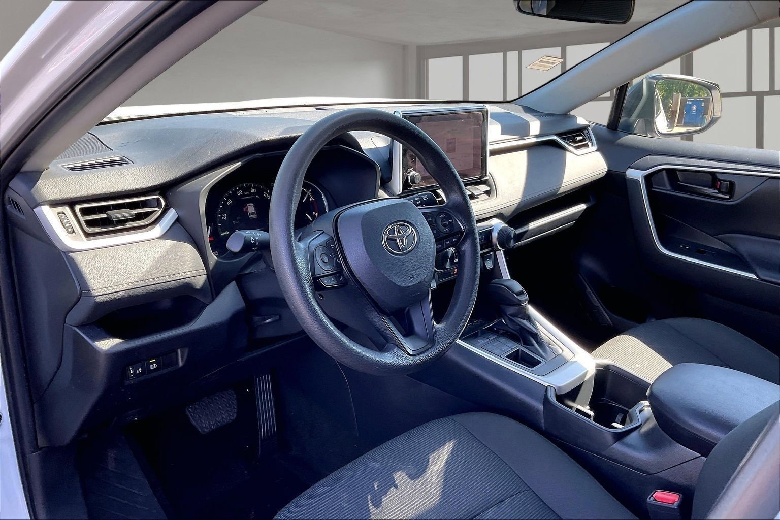 Used 2024 Toyota RAV4 LE image 17