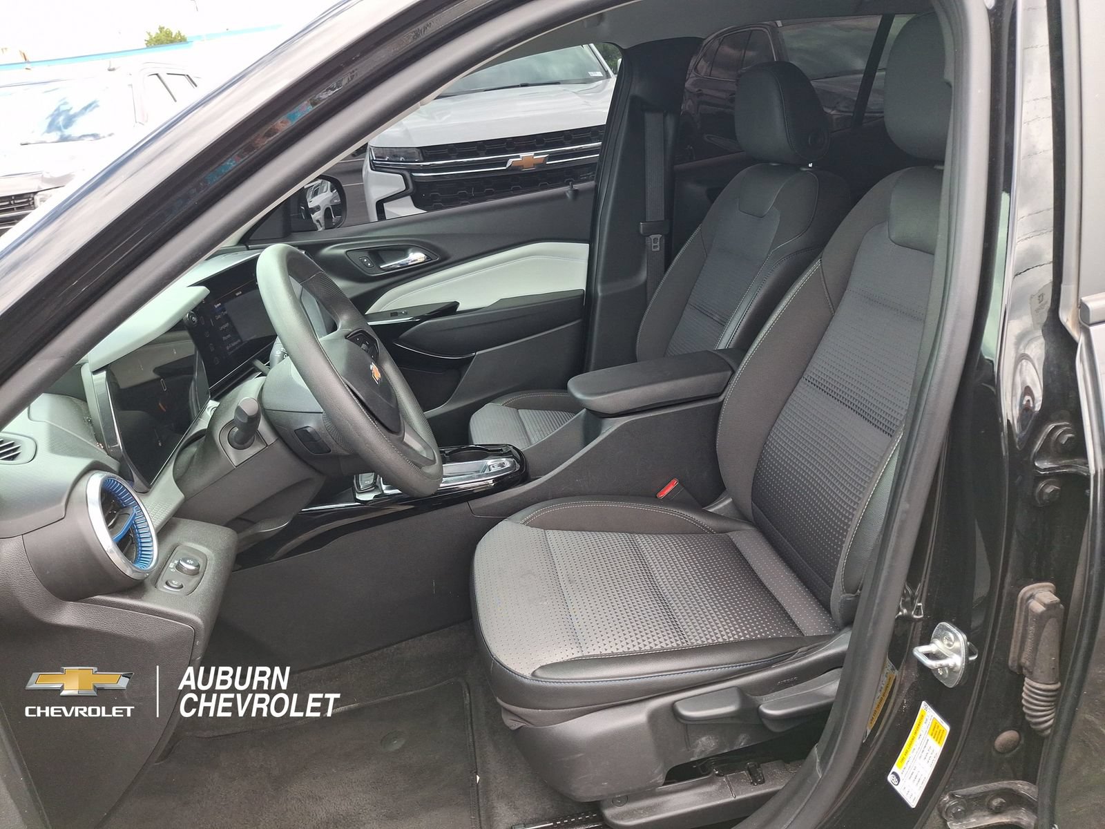 Used 2024 Chevrolet Trax LT FWD image 17
