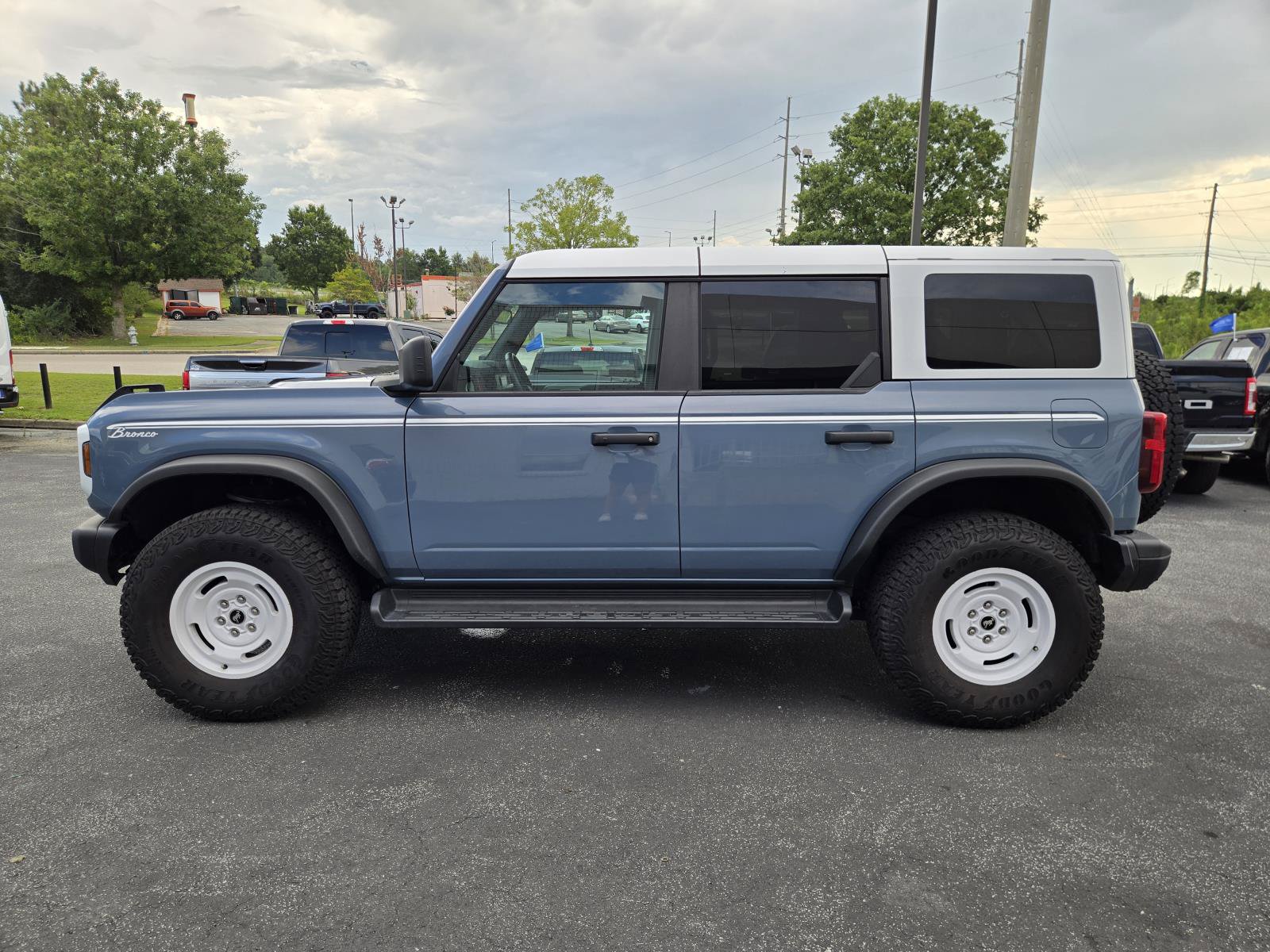 Used 2025 Ford Bronco Heritage Edition AWD/4WD image 12