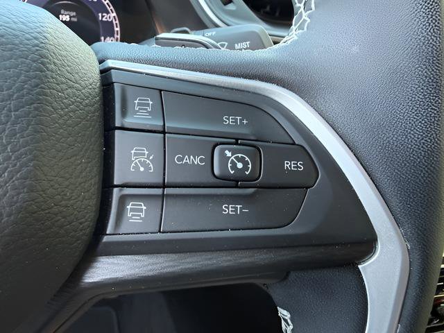 Used 2023 Jeep Grand Cherokee Laredo w/ Luxury Tech Group I AWD/4WD image 17