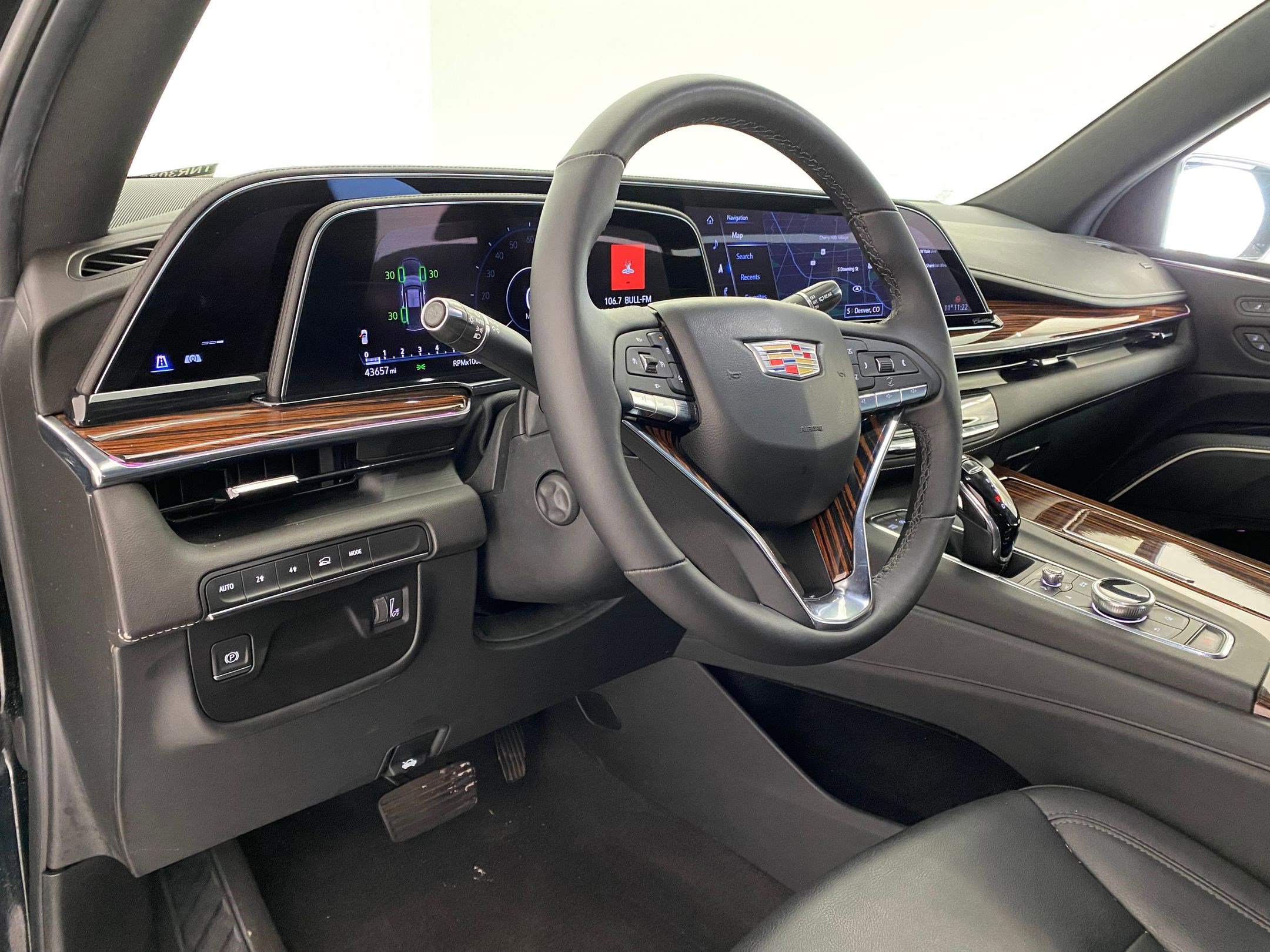Used 2022 Cadillac Escalade Luxury image 4