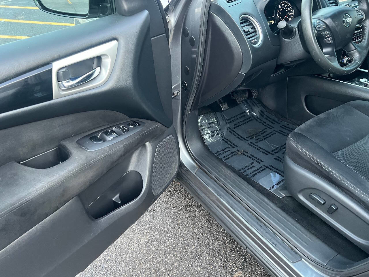 Used 2015 Nissan Pathfinder SV image 18