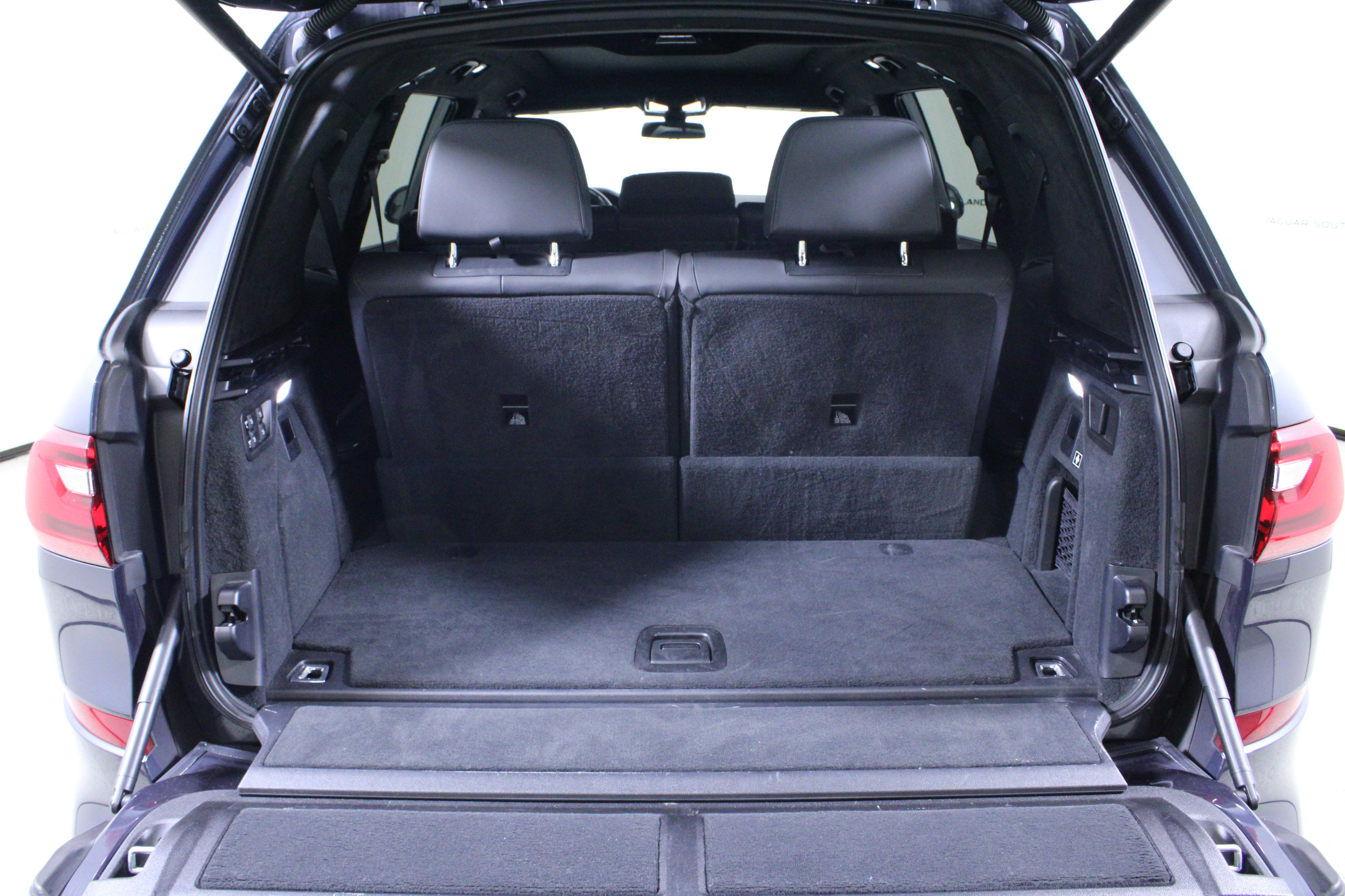 Used 2022 BMW X7 M50i image 12