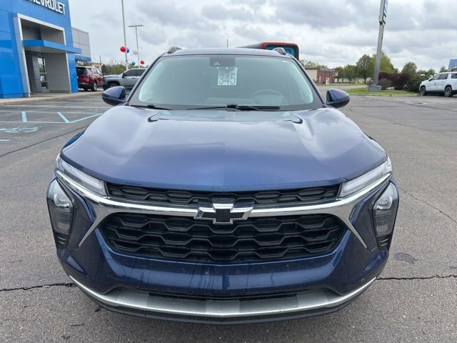 Used 2024 Chevrolet Trax LT w/ Driver Confidence Package FWD image 2