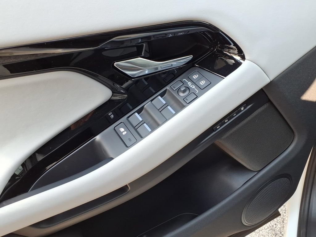 New 2026 Land Rover Range Rover Evoque Hoxton AWD/4WD image 11