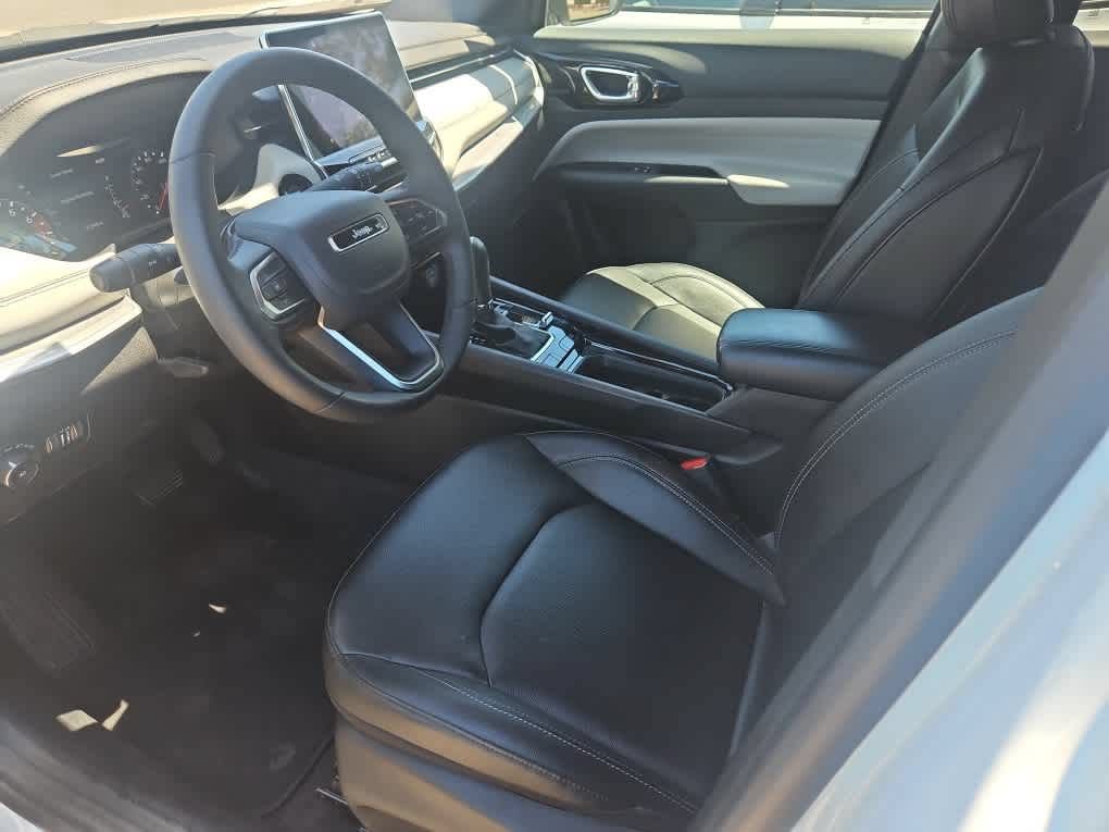 Used 2025 Jeep Compass Limited AWD/4WD image 14