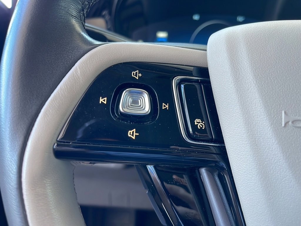 Used 2023 Lincoln Corsair Reserve image 54