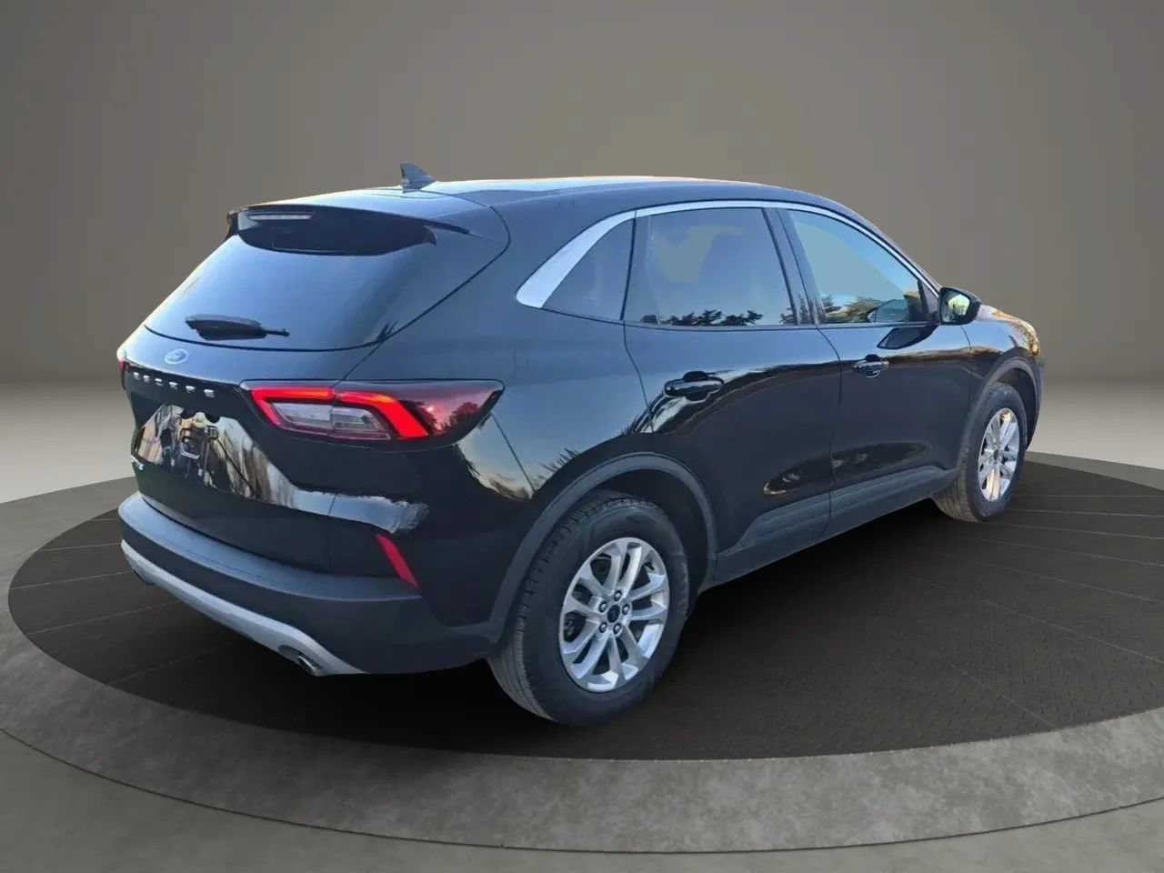 Used 2024 Ford Escape Active FWD image 4