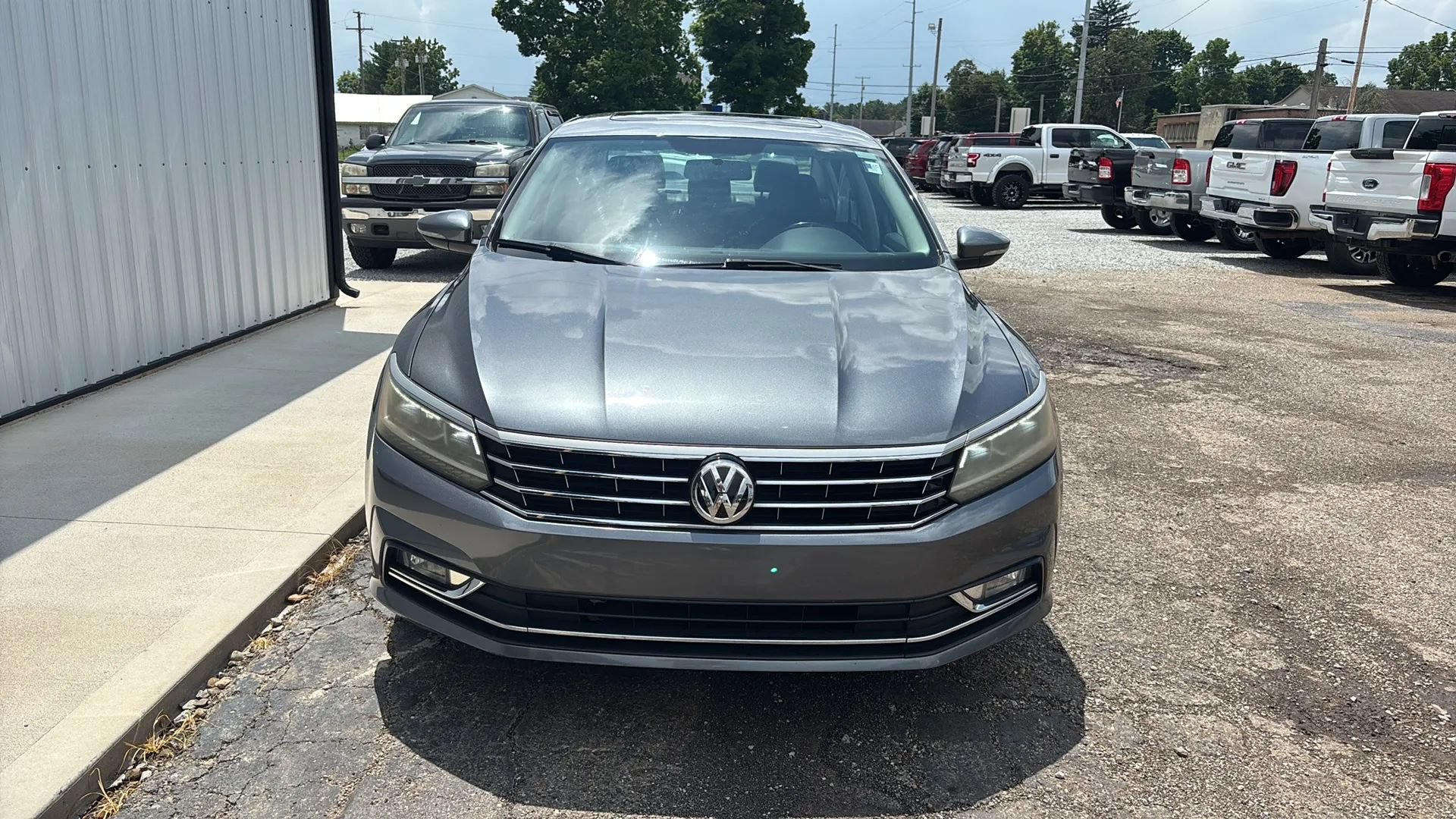 Used 2018 Volkswagen Passat 2.0T SE w/ SE Lighting Package FWD image 12