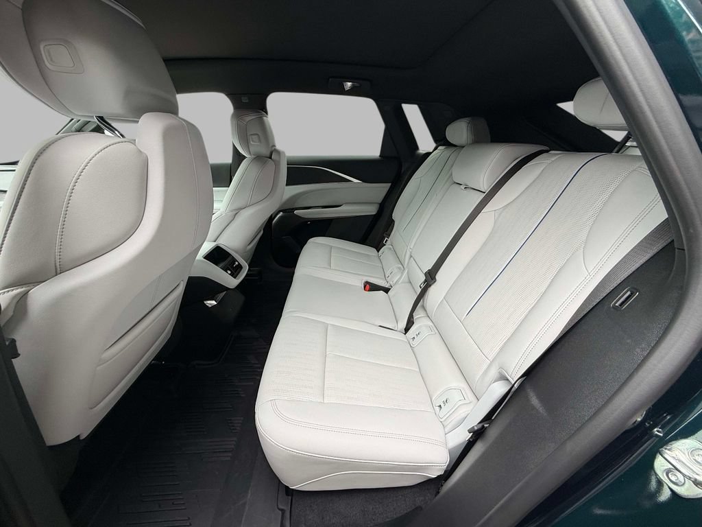 Used 2026 Cadillac Lyriq Luxury w/ LPO, Floor Liner Package AWD/4WD image 19