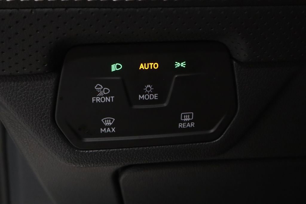 Used 2025 Volkswagen Atlas SE FWD image 27