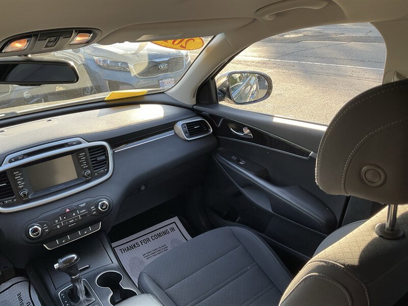 Used 2017 Kia Sorento AWD w/ LX Convenience Package image 17