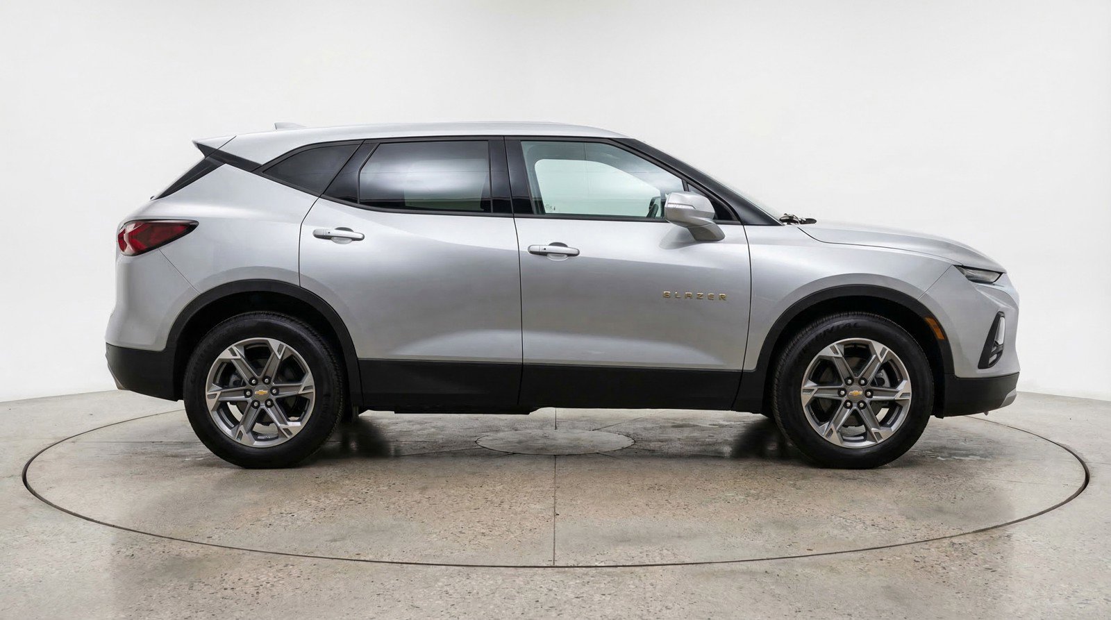 Used 2025 Chevrolet Blazer LT FWD image 11
