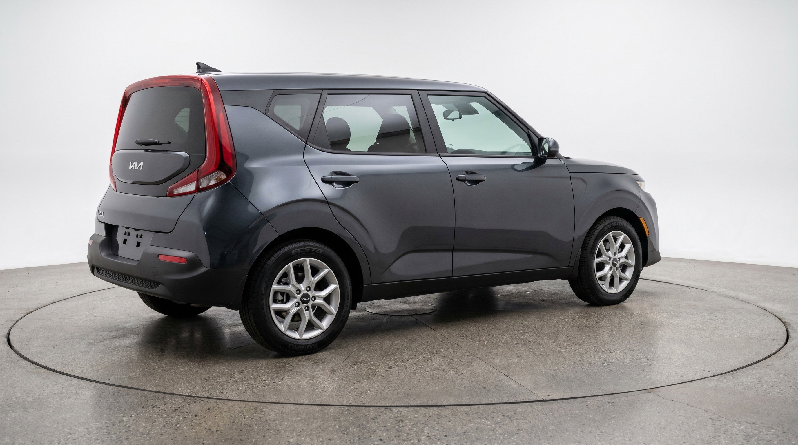 Used 2025 Kia Soul LX w/ LX Technology Package FWD image 9