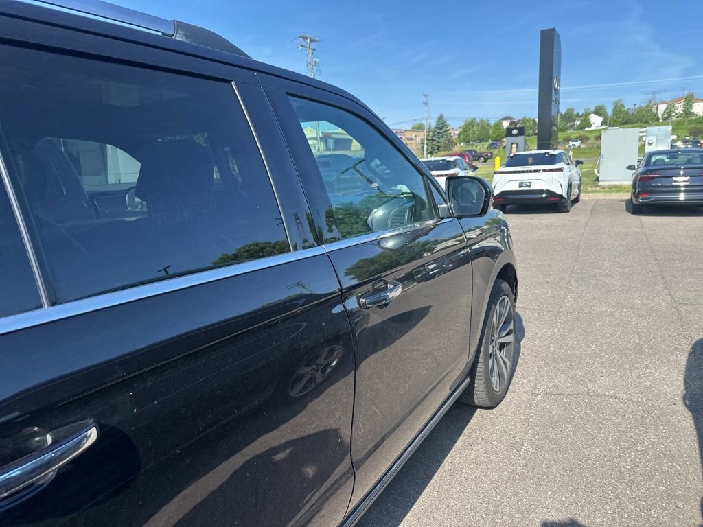 Used 2020 Ford Expedition Limited w/ Equipment Group 302A AWD/4WD image 18