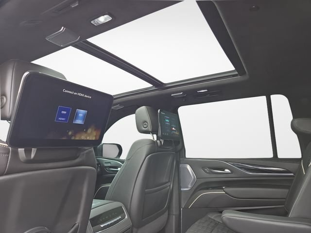 Certified 2024 Cadillac Escalade ESV V AWD/4WD image 15