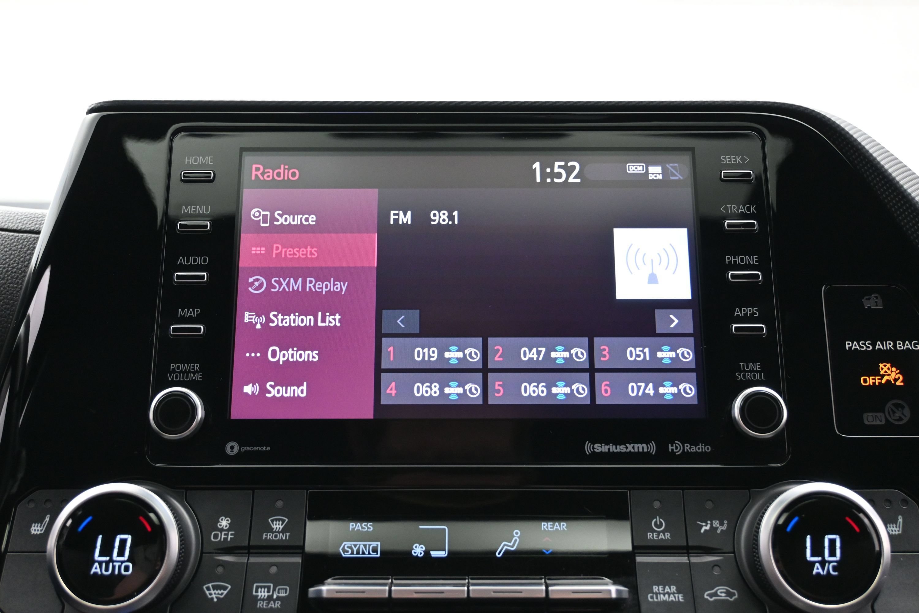 Used 2021 Toyota Highlander XSE FWD image 34