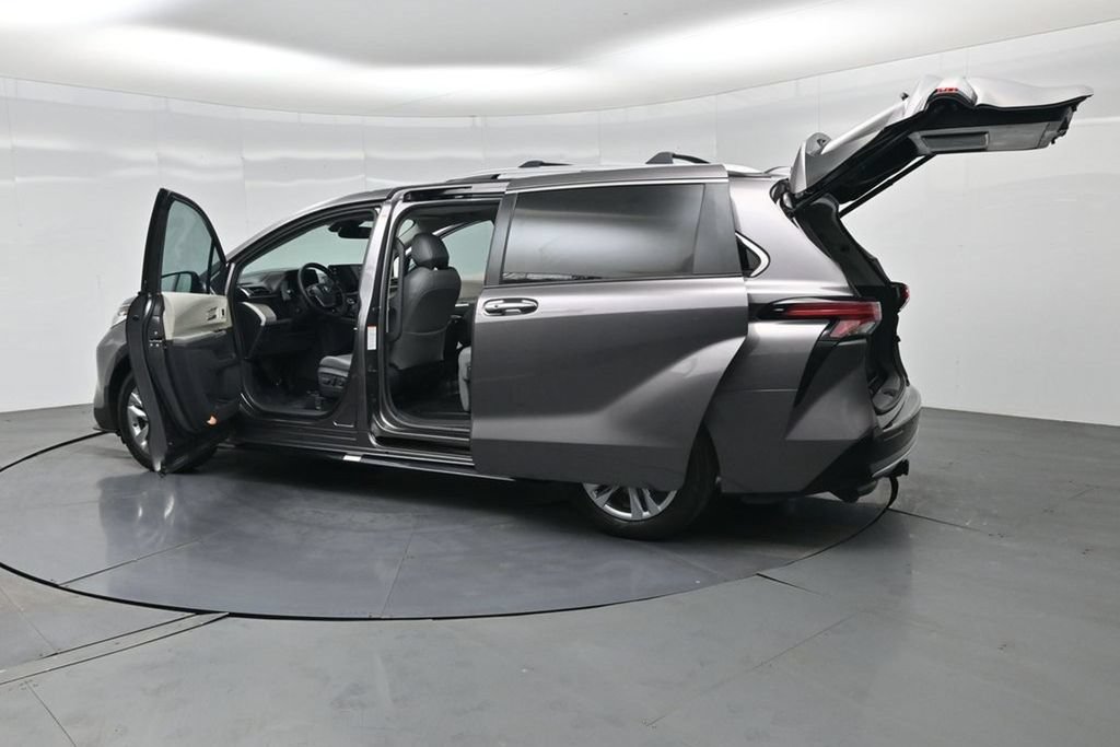 Used 2021 Toyota Sienna Limited FWD image 39