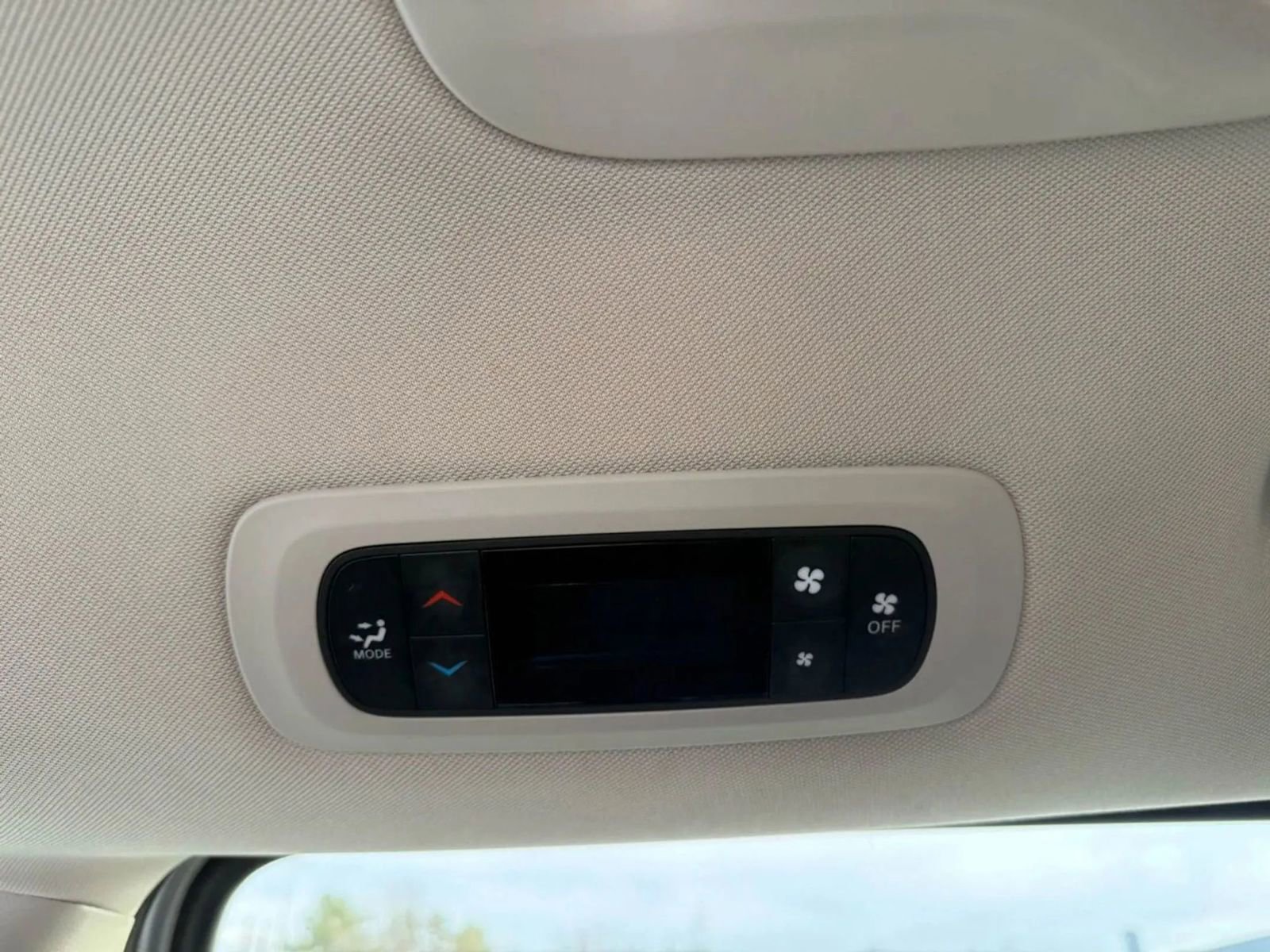 Used 2023 Chrysler Voyager LX image 25