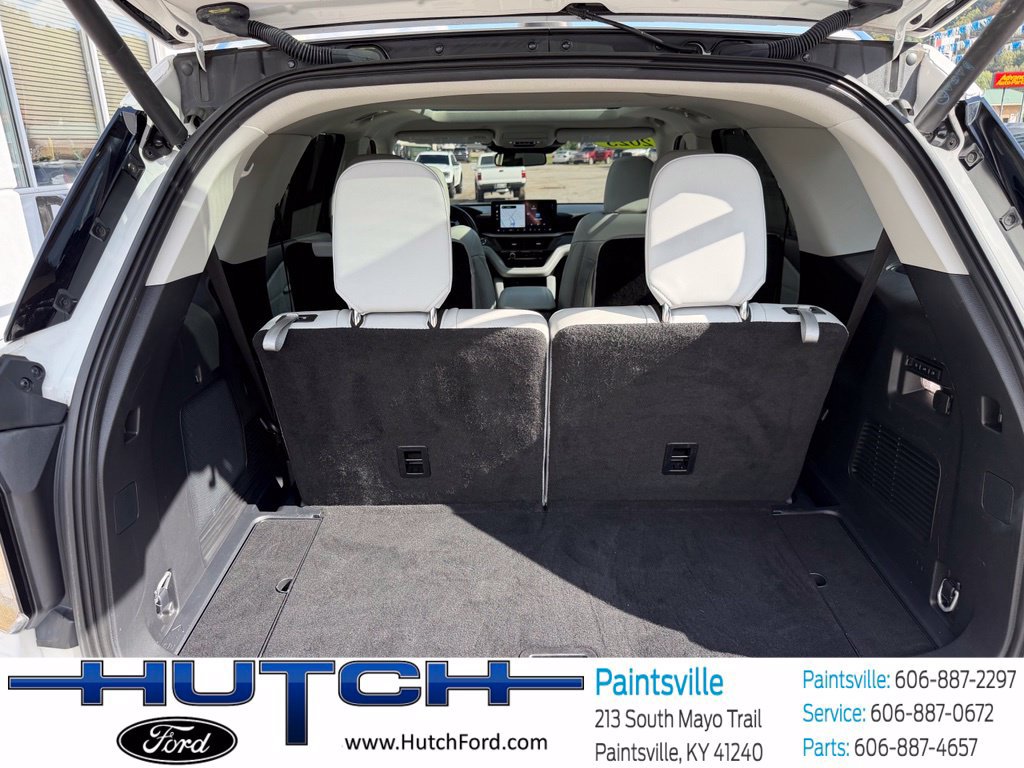 Used 2025 Ford Explorer Platinum w/ Ultimate Package AWD/4WD image 24