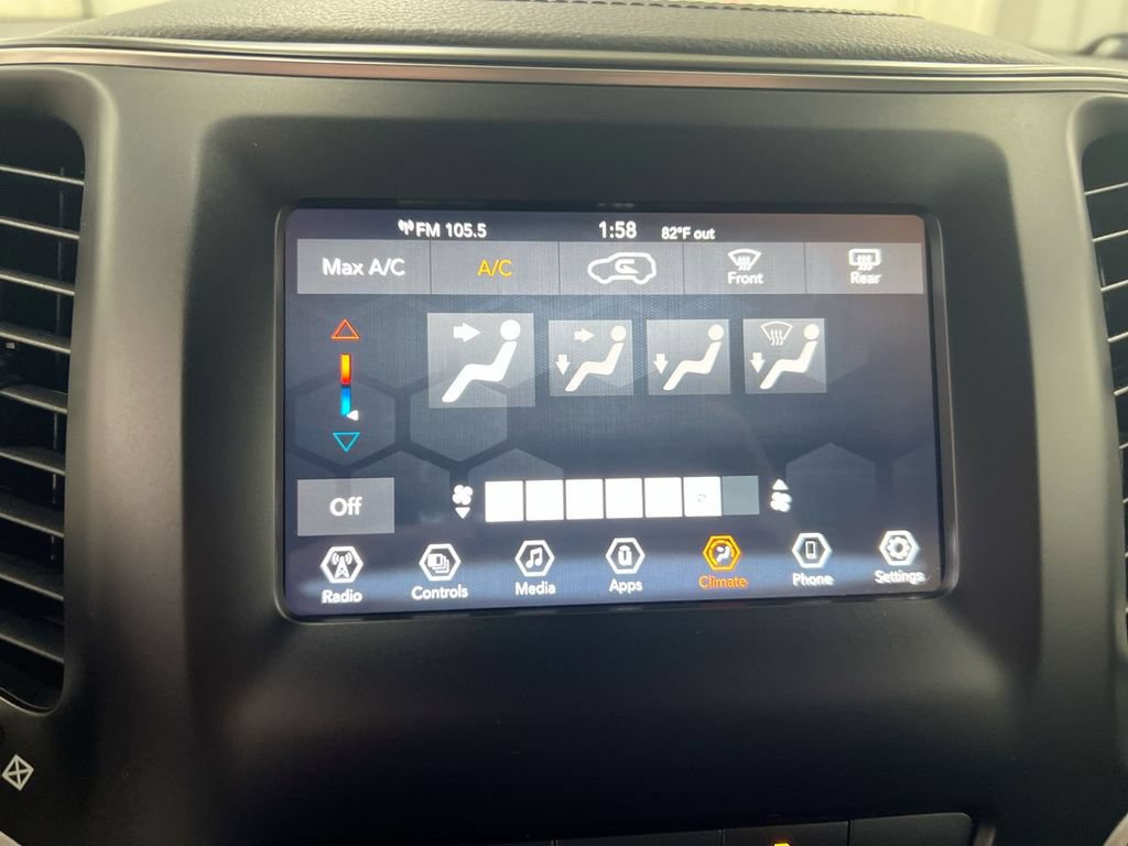 Used 2021 Jeep Cherokee Latitude AWD/4WD image 16