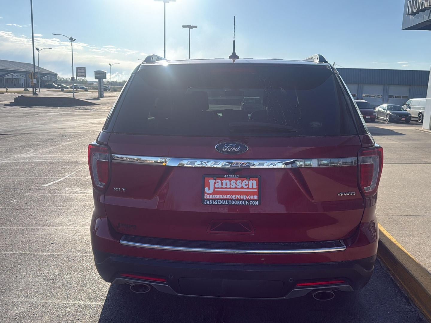 Used 2018 Ford Explorer XLT w/ Equipment Group 202A AWD/4WD image 3