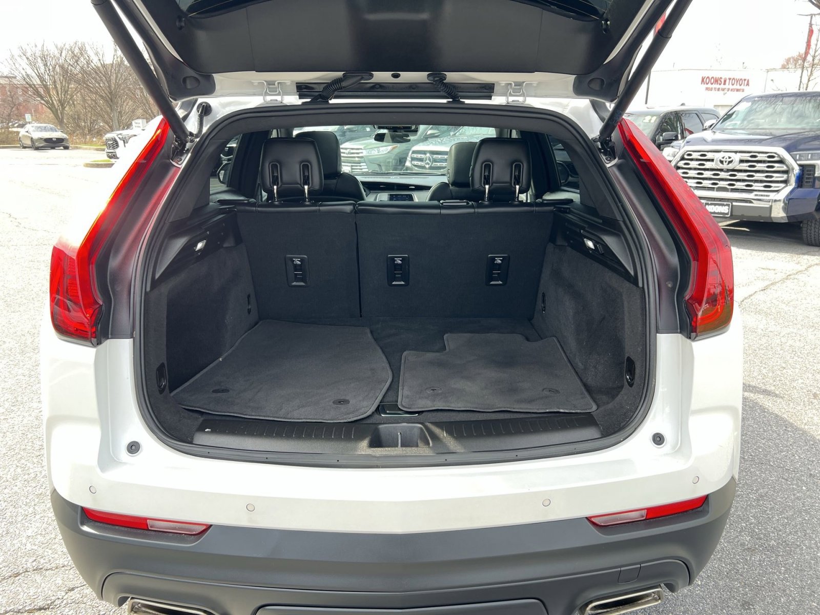 Used 2023 Cadillac XT4 Luxury w/ Cold Weather Package image 25