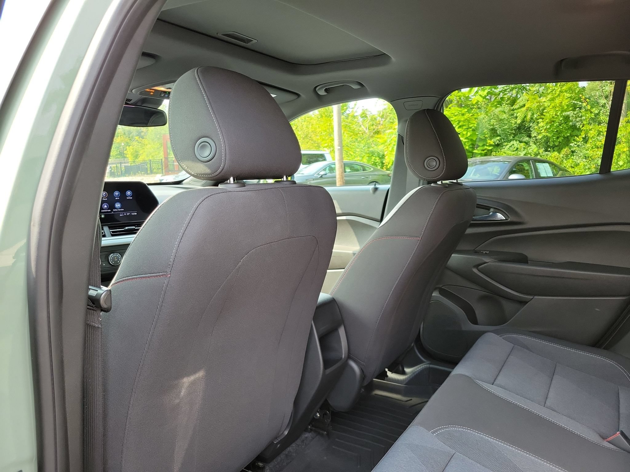 Used 2024 Chevrolet Trax RS w/ Sunroof Package FWD image 21