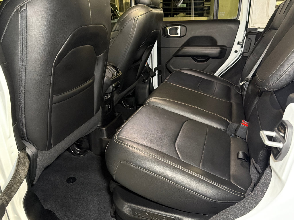 Used 2022 Jeep Wrangler Unlimited Sahara AWD/4WD image 12