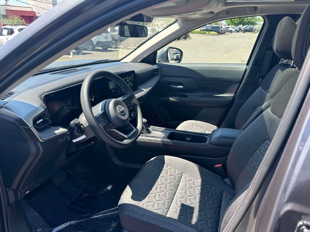 Certified 2025 Nissan Kicks SV w/ SV Premium Package AWD/4WD image 13