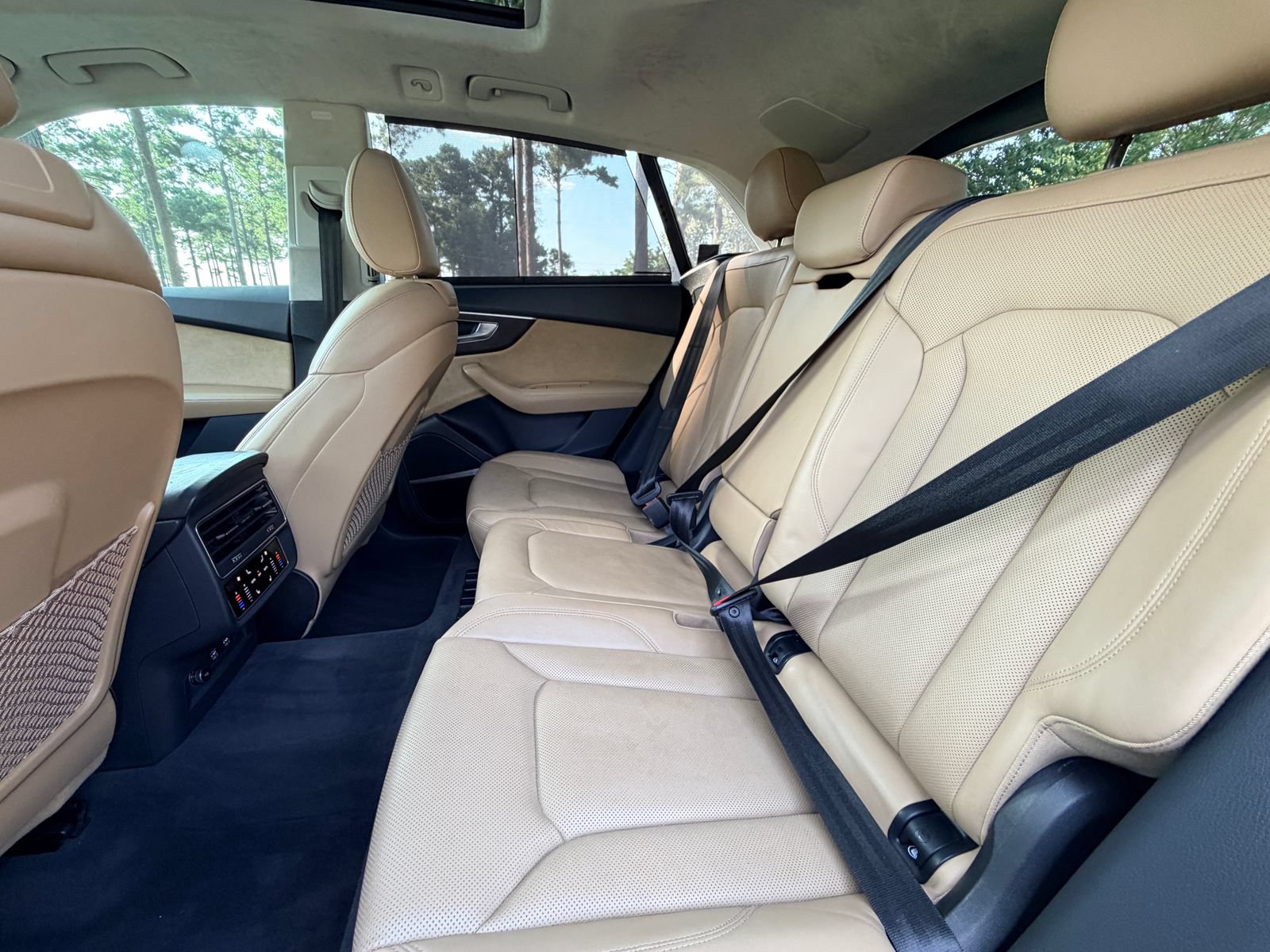 Used 2020 Audi Q8 Prestige w/ Prestige Package AWD/4WD image 14