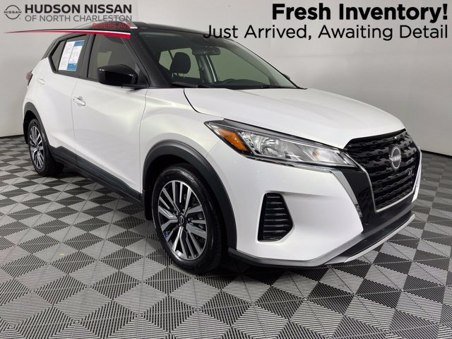 Used 2023 Nissan Kicks SV FWD image 1