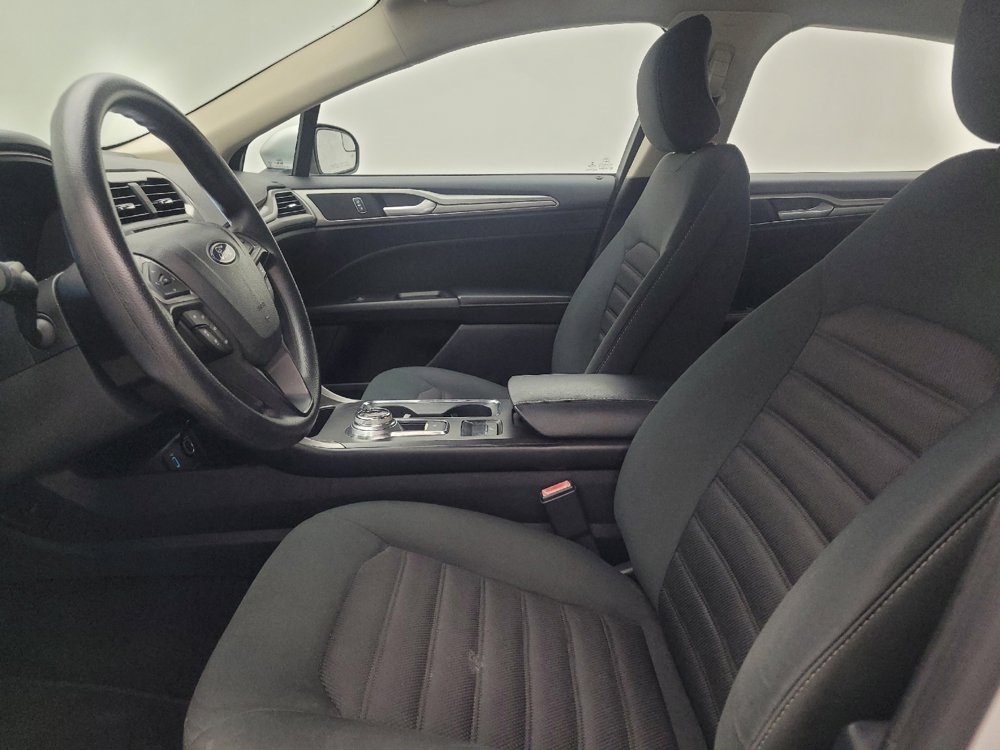 Used 2018 Ford Fusion SE w/ Fusion SE Technology Package FWD image 17