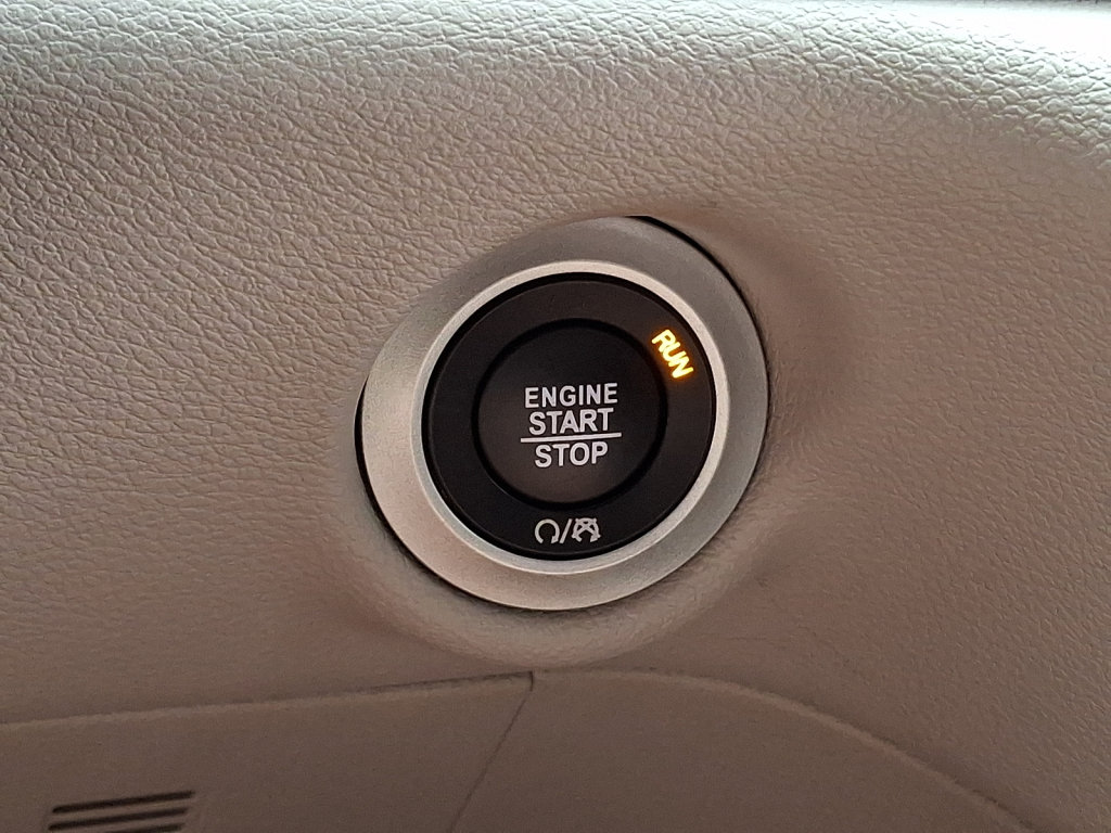 Used 2017 Chrysler Pacifica Touring-L FWD image 29