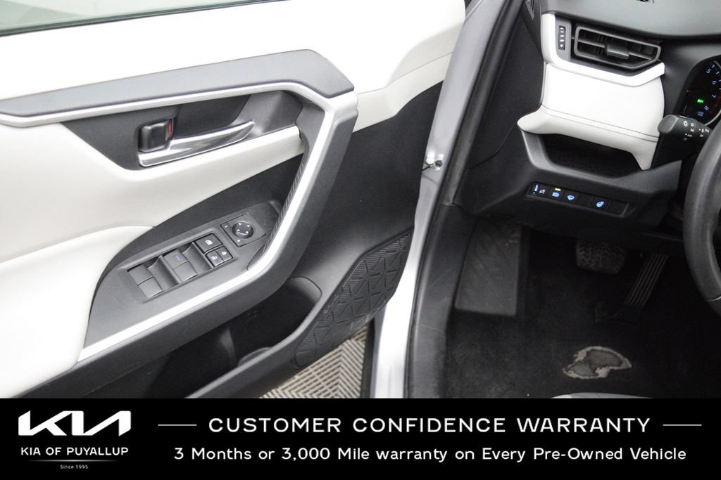 Used 2021 Toyota RAV4 XLE w/ XLE Grade Weather Package AWD/4WD image 27