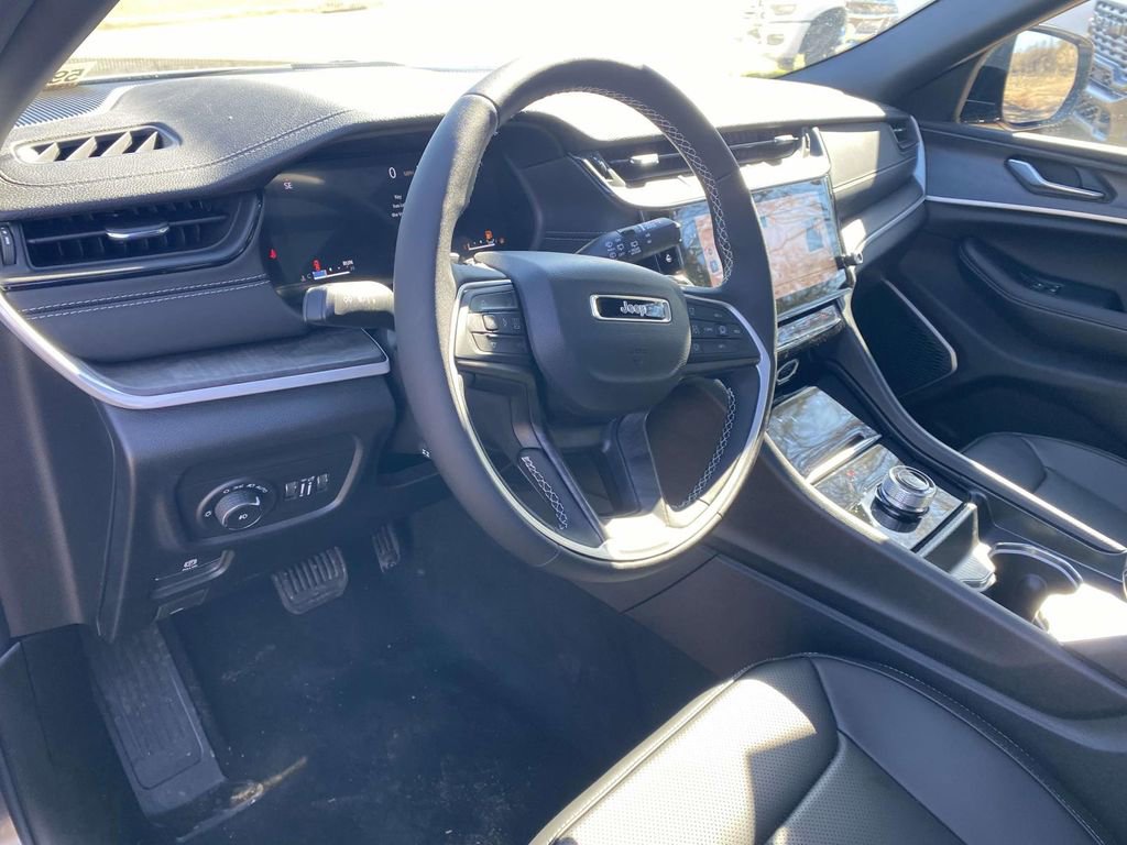 New 2026 Jeep Grand Cherokee Limited w/ Luxury Tech Group II image 41