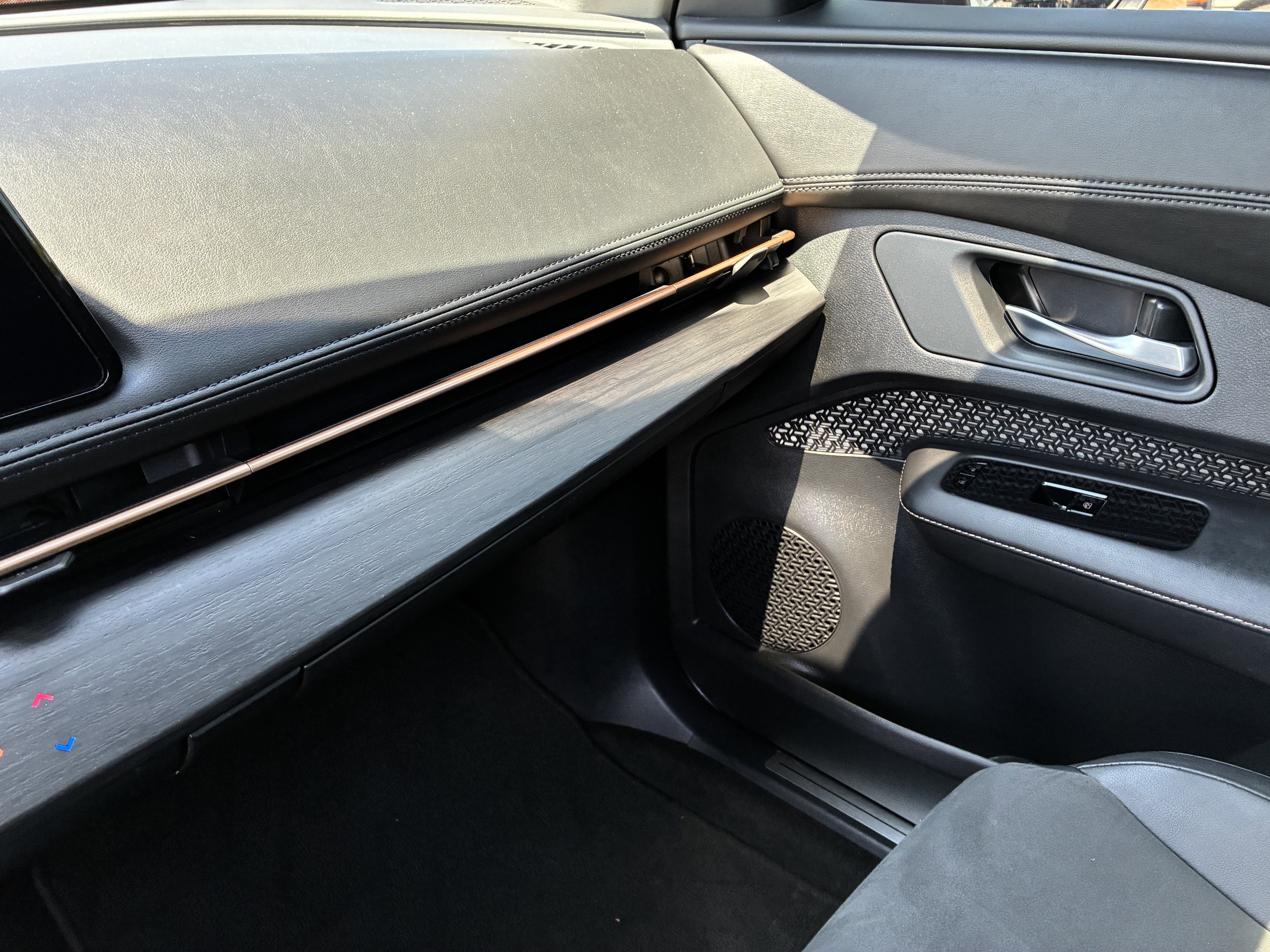 Used 2024 Nissan Ariya AWD image 38