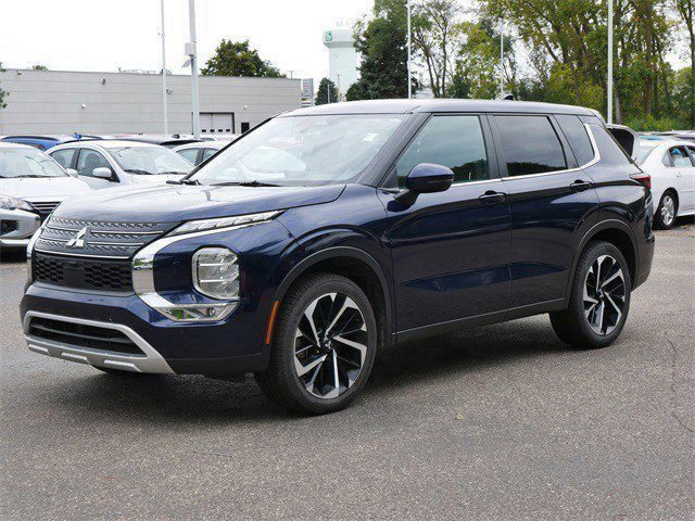 Used 2024 Mitsubishi Outlander SE image 3