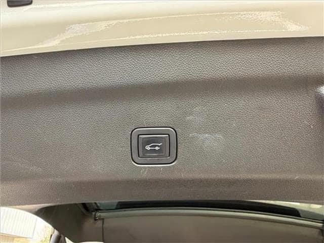 Used 2023 Chevrolet Suburban Premier AWD/4WD image 44