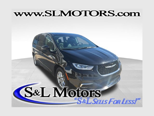 Used 2024 Chrysler Pacifica Touring-L FWD image 1