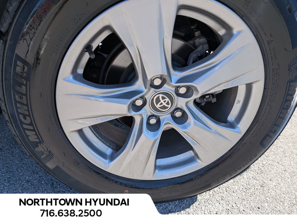 Used 2025 Toyota RAV4 XLE AWD/4WD image 38