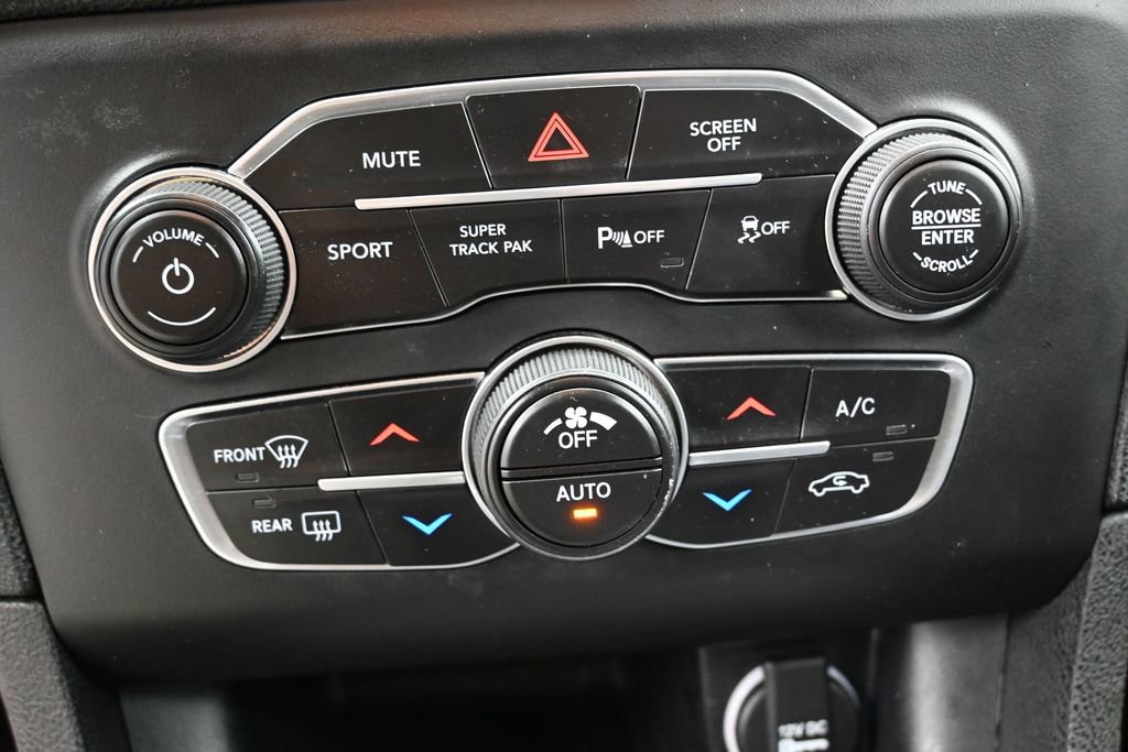 Used 2019 Dodge Charger SXT AWD/4WD image 26