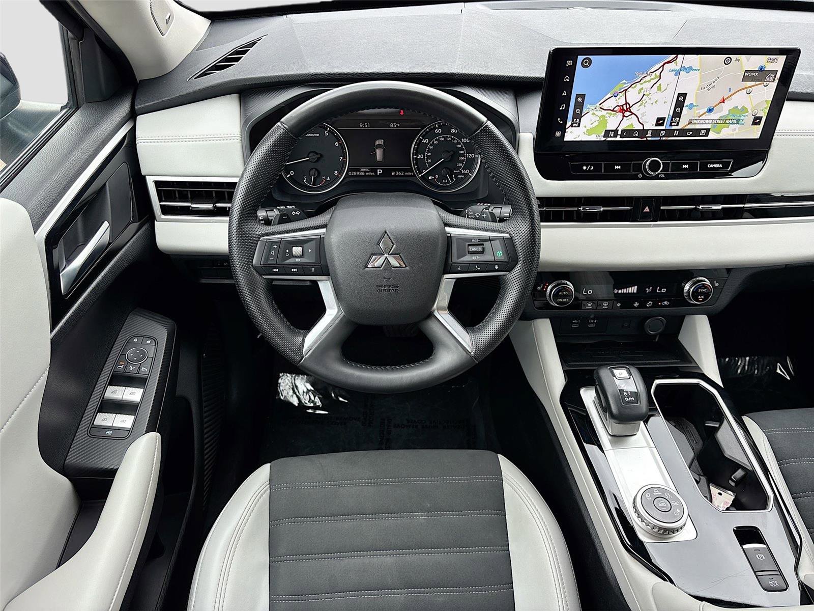 Used 2025 Mitsubishi Outlander SE FWD image 23