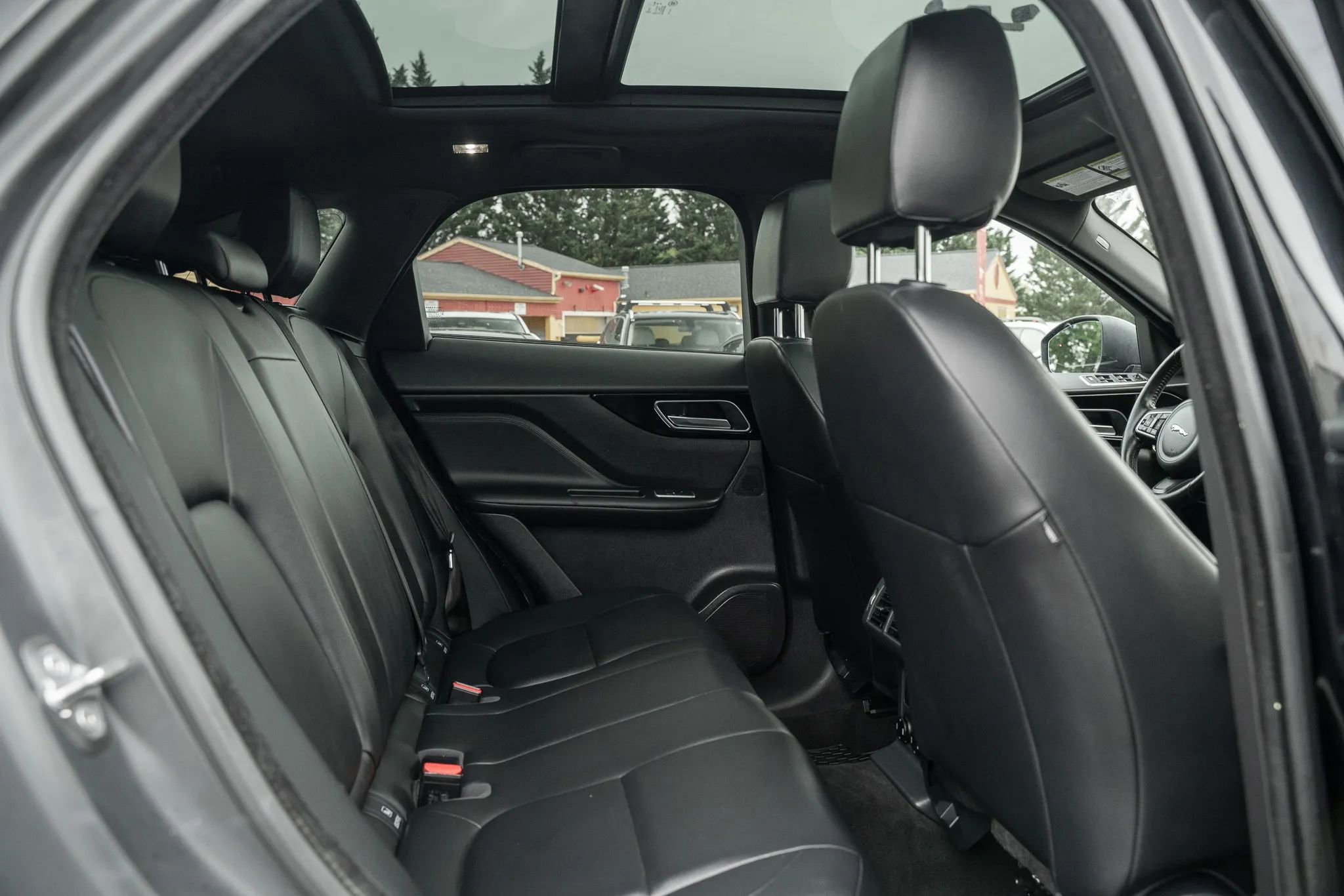 Used 2018 Jaguar F-PACE Premium AWD/4WD image 12