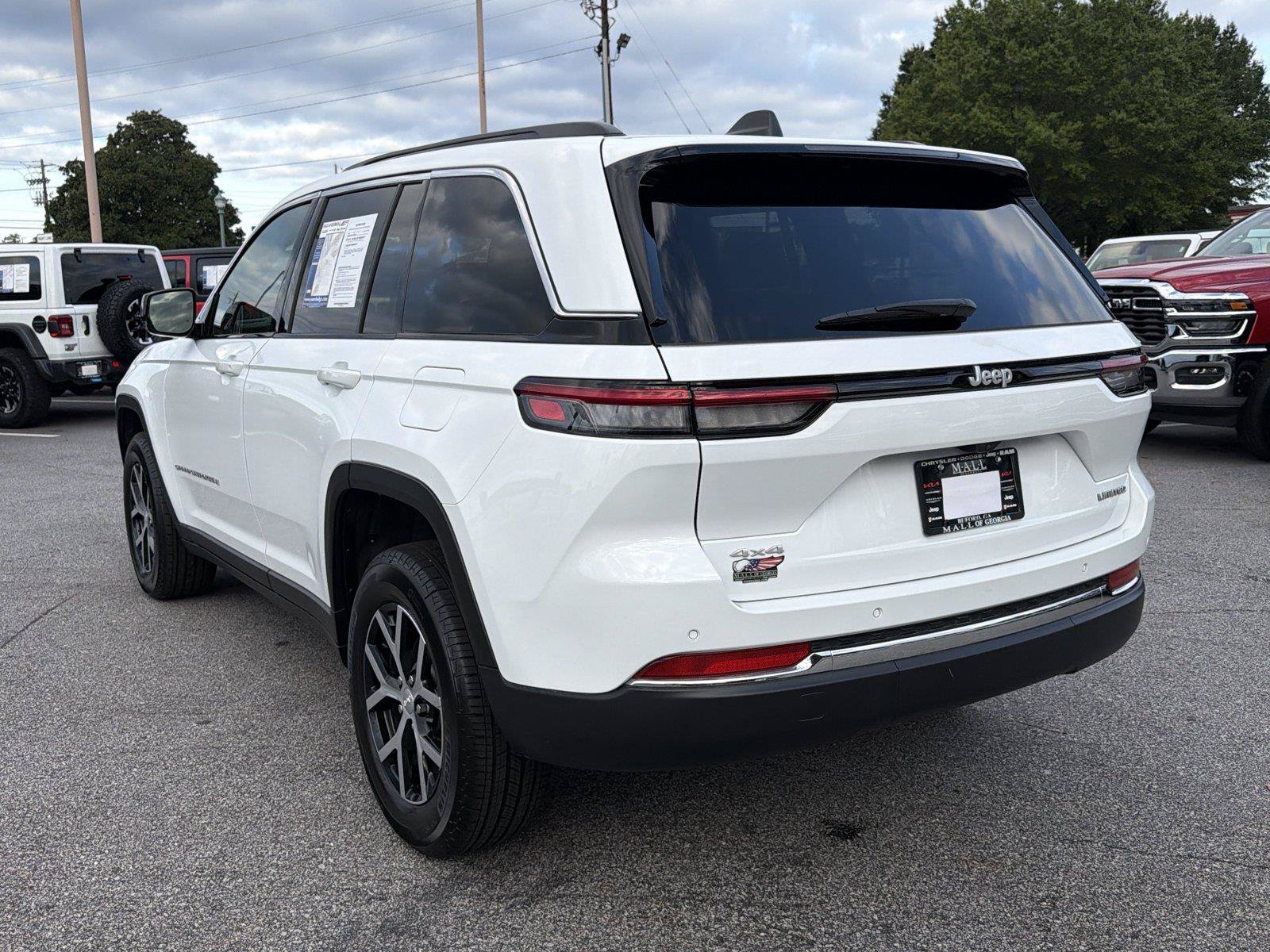 Used 2025 Jeep Grand Cherokee Limited AWD/4WD image 7
