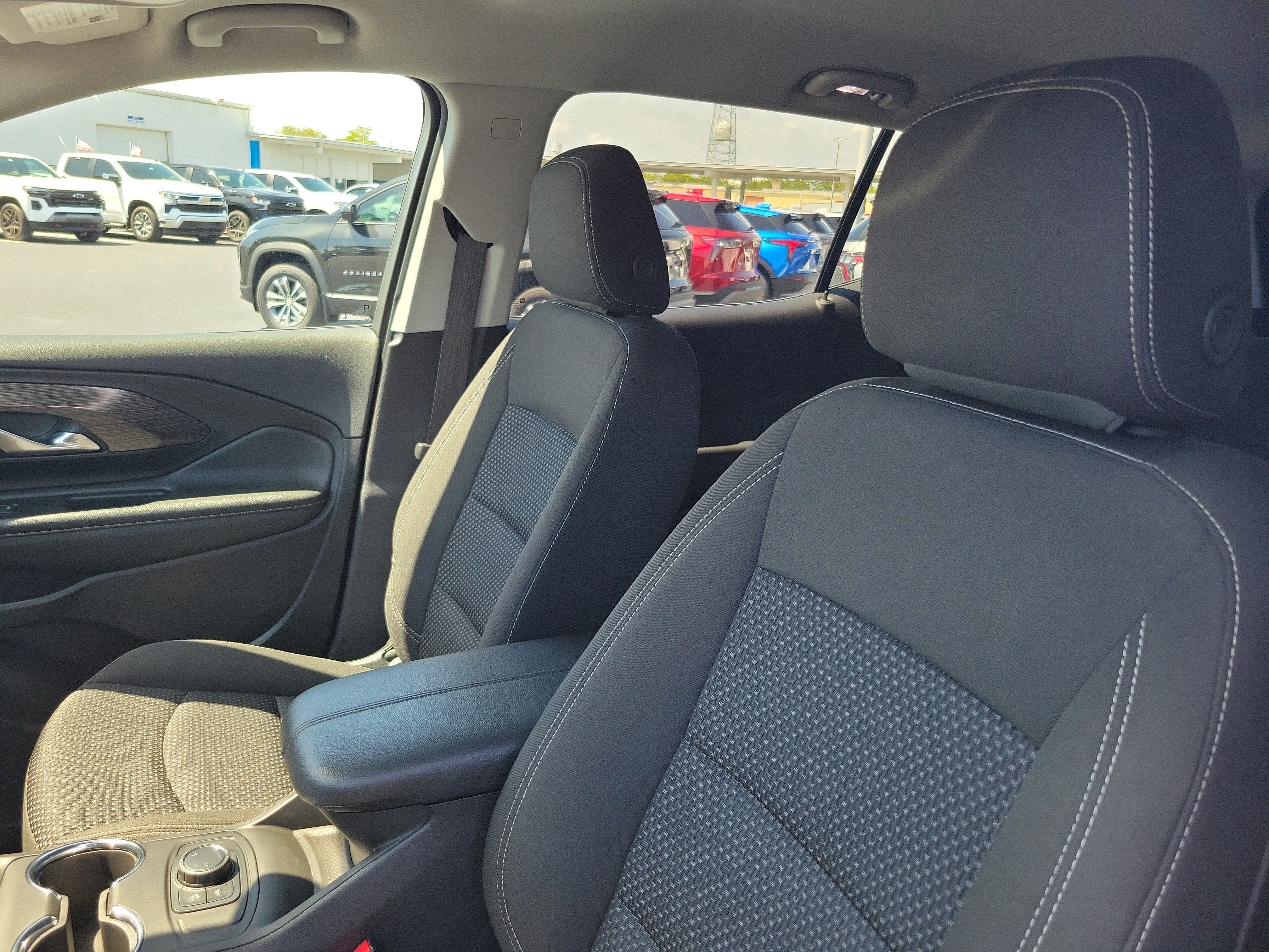 Used 2024 GMC Terrain SLE AWD/4WD image 15