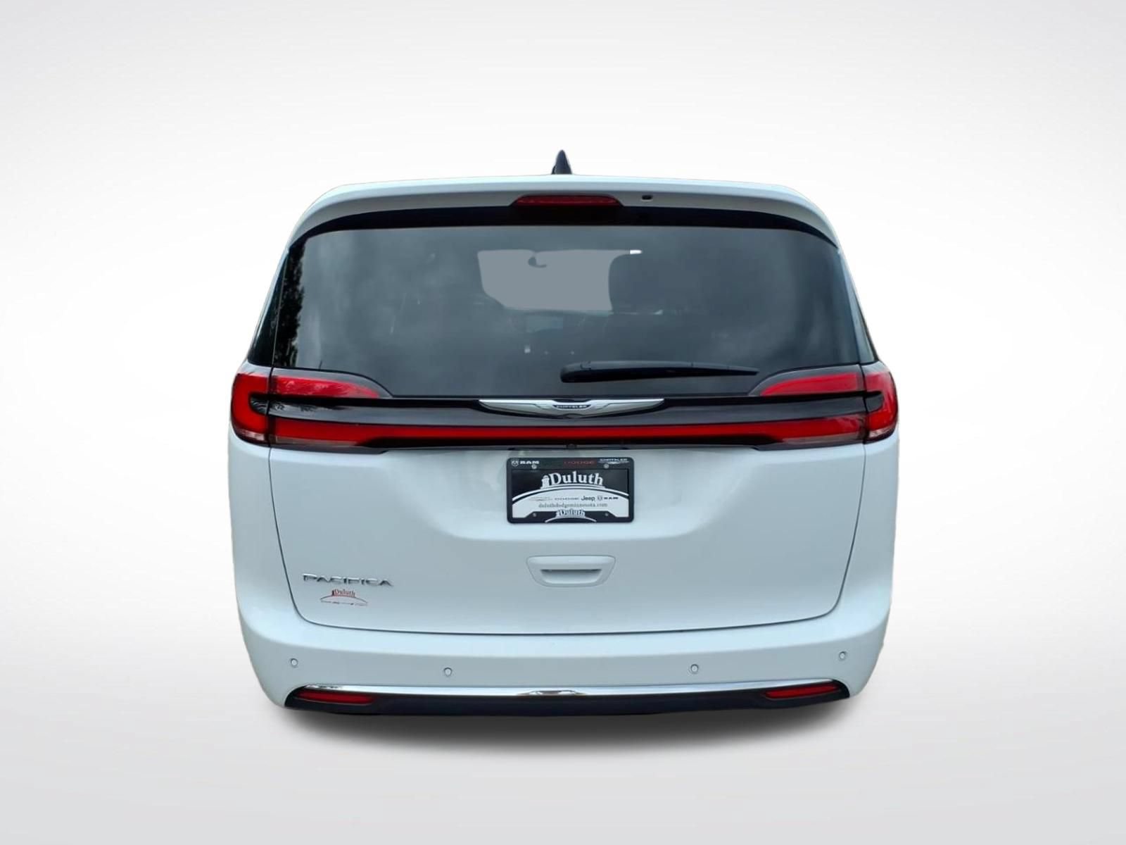 Used 2023 Chrysler Pacifica Touring-L FWD image 4