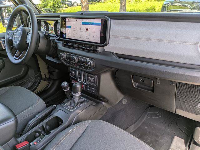 Certified 2025 Jeep Wrangler Sport AWD/4WD image 11